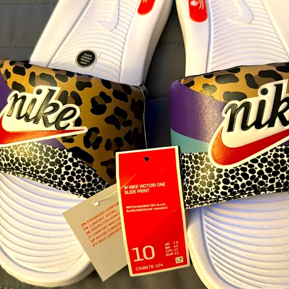 NWT Nike Sandals, no box. - Picture 1 of 3